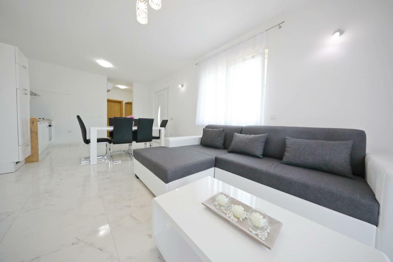 Apartmani Vlado Mitar Sukošan 외부 사진