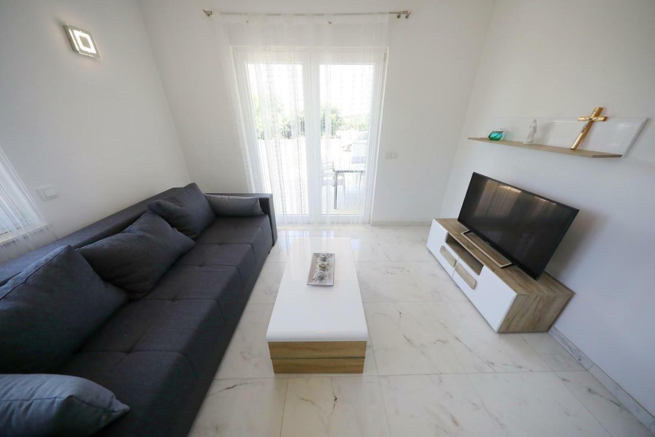 Apartmani Vlado Mitar Sukošan 외부 사진