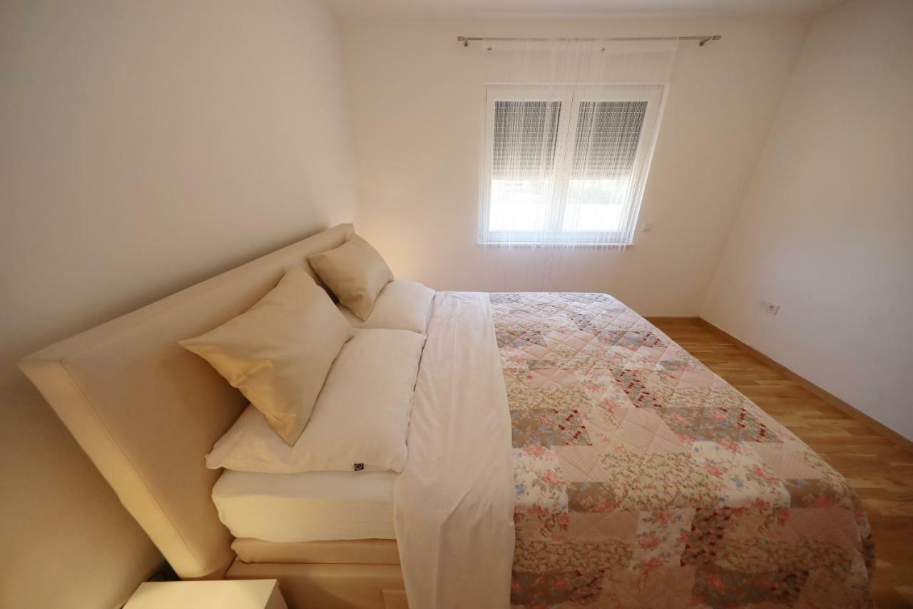Apartmani Vlado Mitar Sukošan 외부 사진